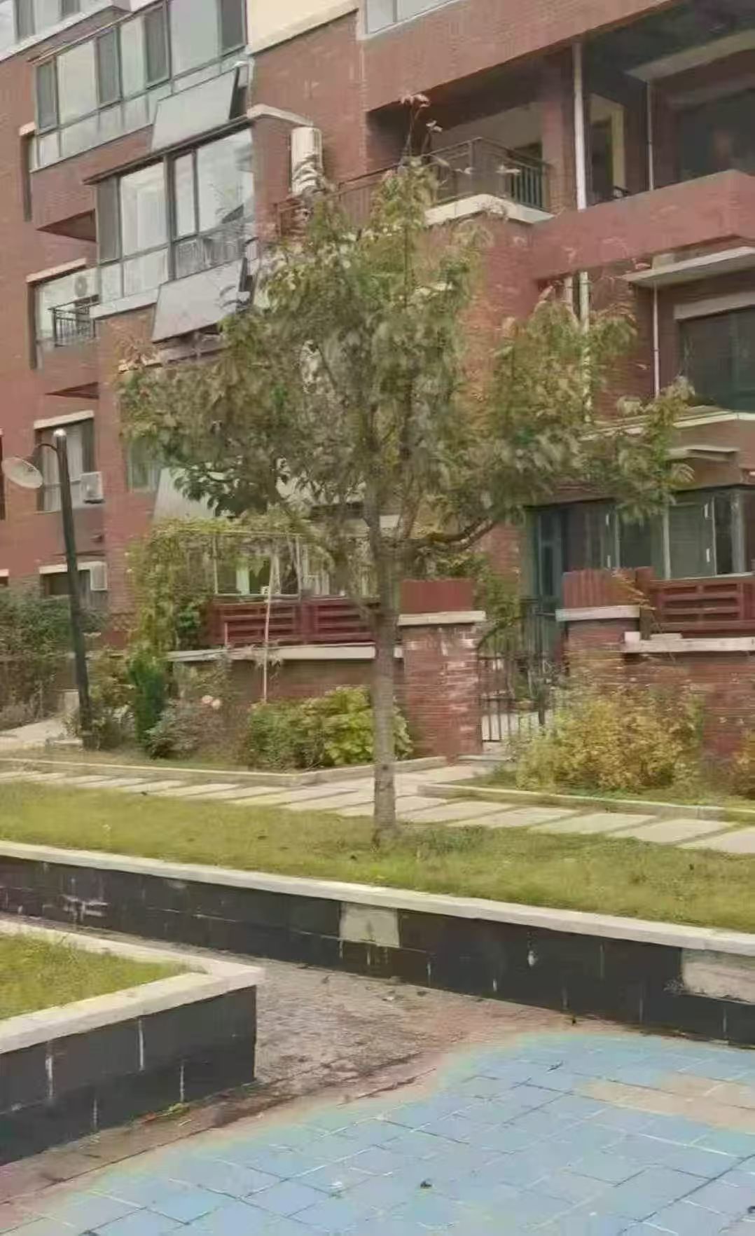 水榭花都一樓帶院132平3室2衛(wèi)58.8萬 水榭花都一樓帶院132平3室2衛(wèi)58.8萬