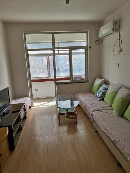 金都大廈附近的2樓出租，家具家電齊全，拎包入住