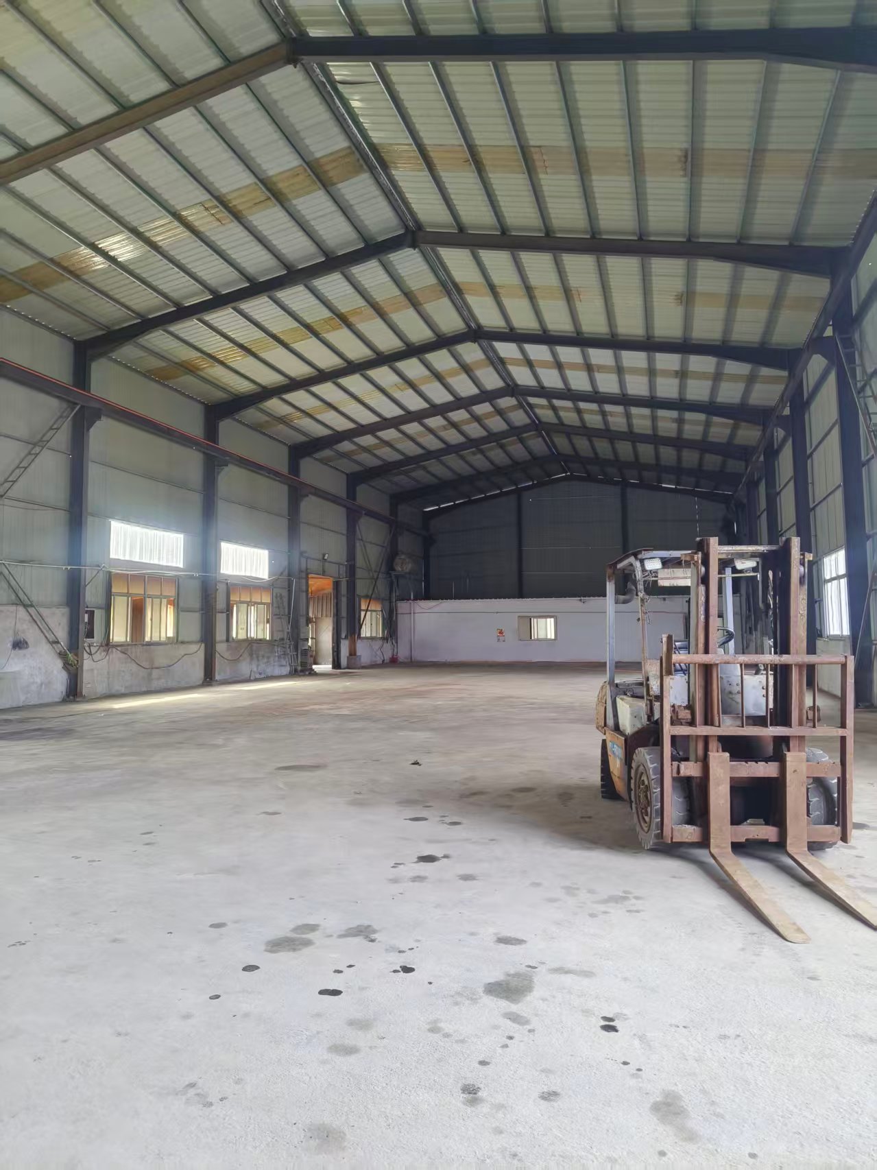 出租宋家溝建材城對(duì)面獨(dú)門獨(dú)院廠房