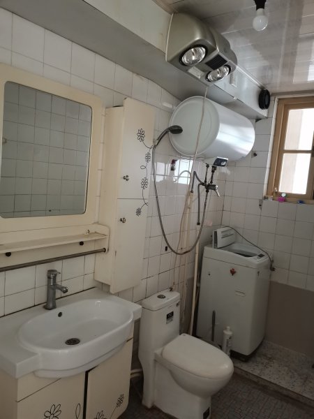 金都大廈附近的2樓出租，家具家電齊全