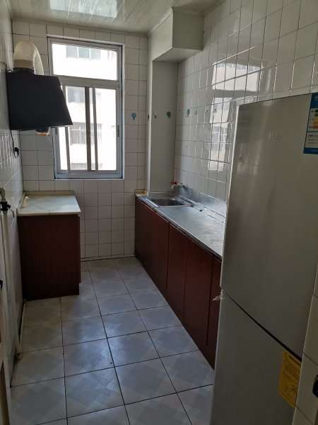 金都大廈附近的2樓出租，家具家電齊全