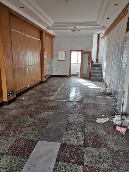 三聯(lián)火鍋附近的臨街2層的門市房出租