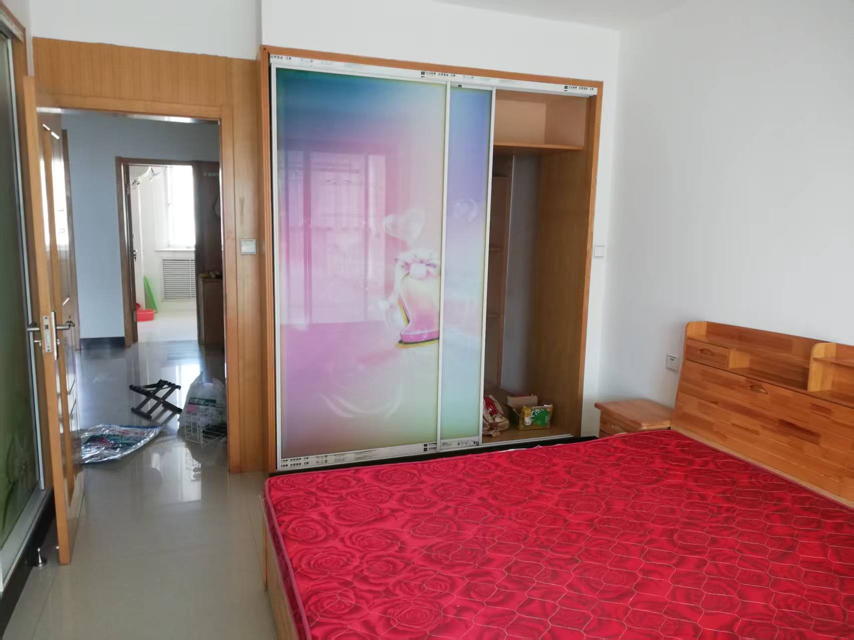 文登文馨花園吉樓出租，月租800元，冬天有地暖，夏天有空調(diào)。