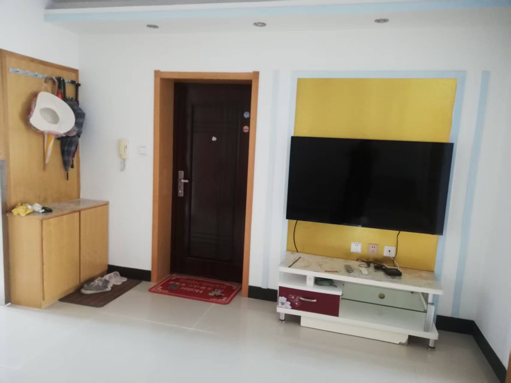 文登文馨花園吉樓出租，月租800元，冬天有地暖，夏天有空調(diào)。