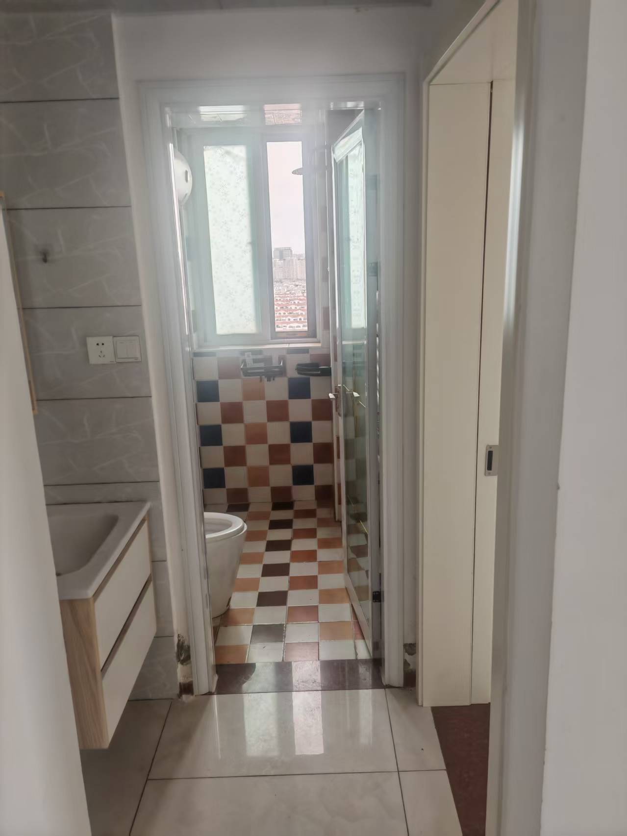 文山書香園70平房屋出租，帶草房，電梯房，家電家具齊全，拎包