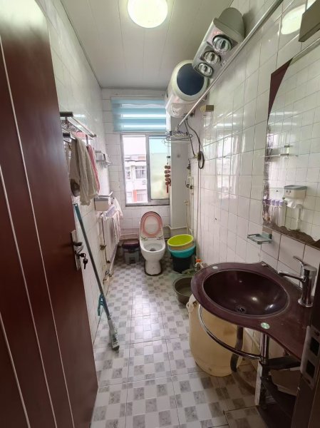 桃園小區(qū)貼地四樓83平兩室11.8萬