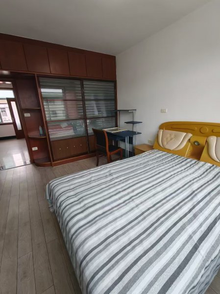 桃園小區(qū)貼地四樓83平兩室11.8萬