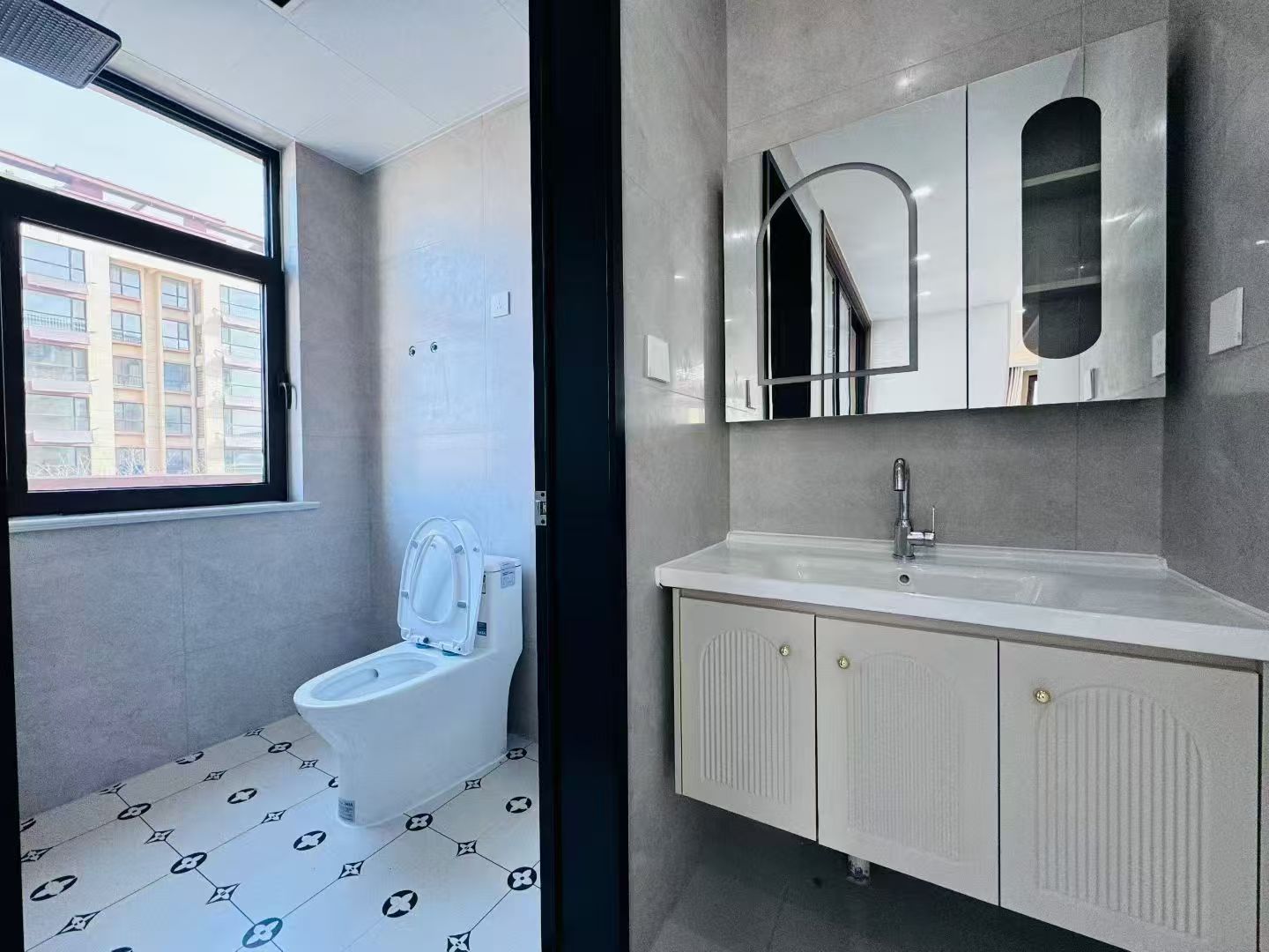 四季陽光電梯洋房157.54平·四室兩衛(wèi)直達(dá)地下車位59.8