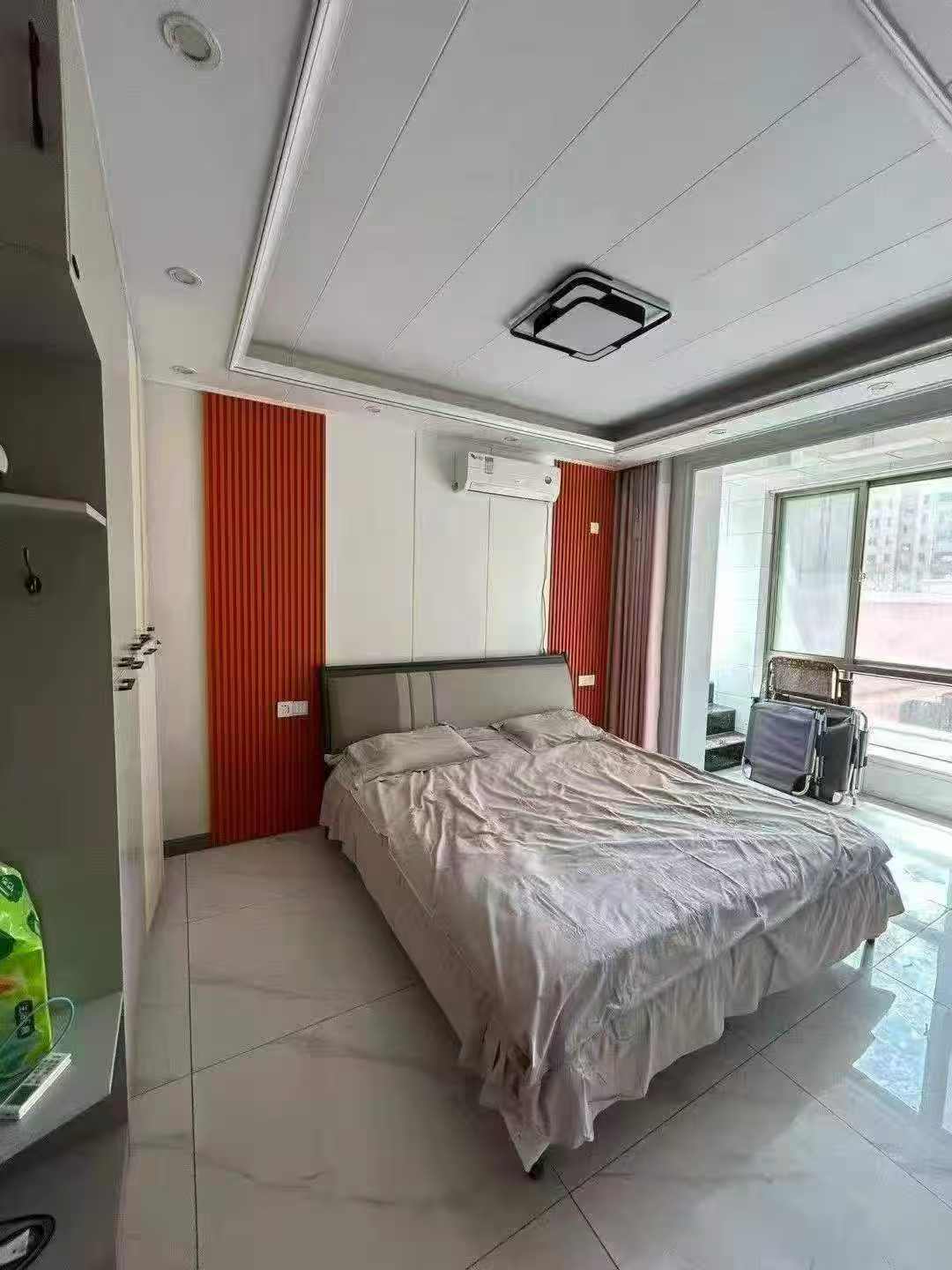 喜登府小區(qū)電梯三樓東邊戶110平53.8萬(wàn)