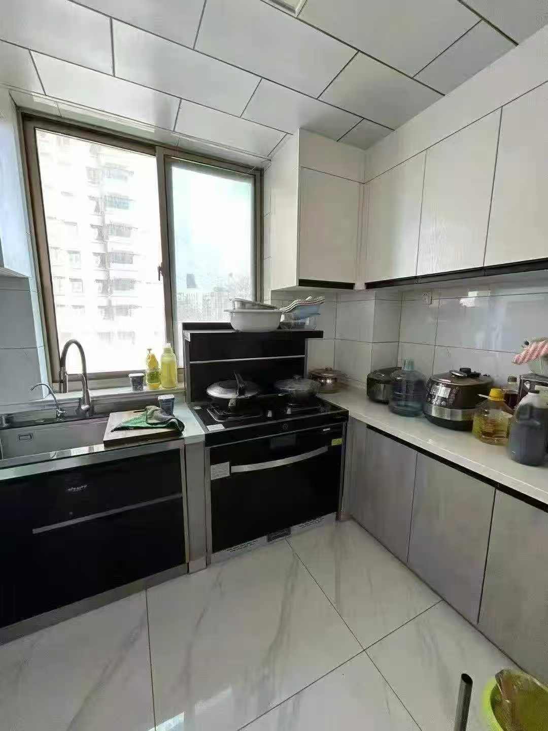 喜登府小區(qū)電梯三樓東邊戶110平53.8萬(wàn)