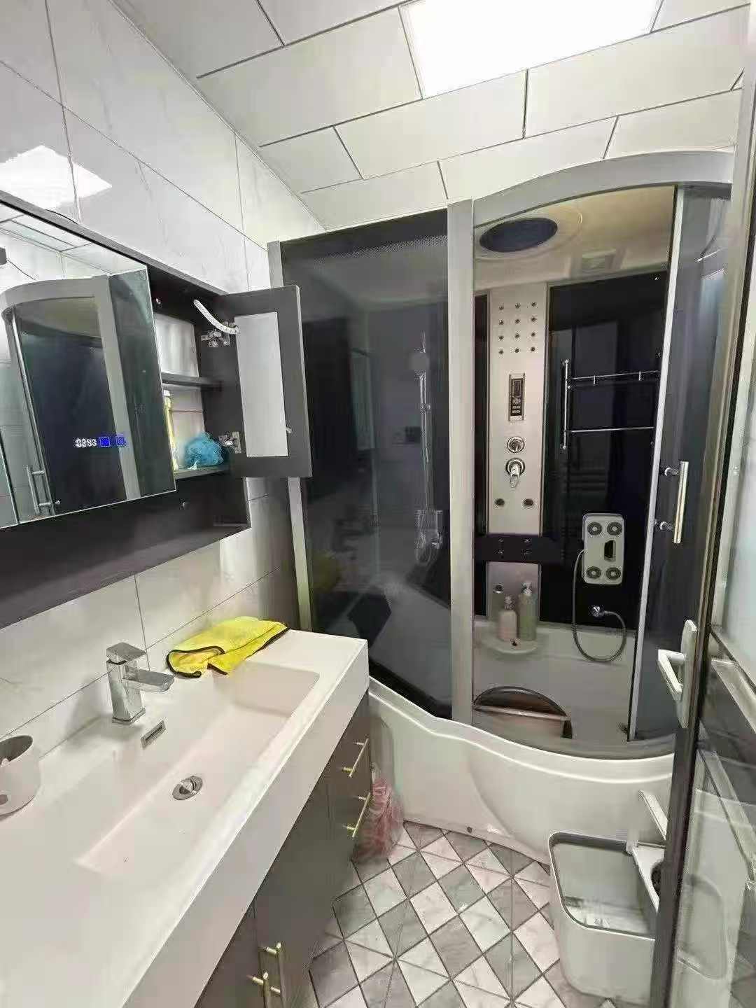 喜登府小區(qū)電梯三樓東邊戶110平53.8萬(wàn)