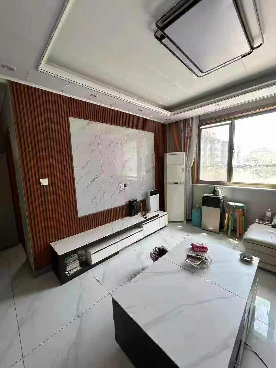 喜登府小區(qū)電梯三樓東邊戶110平53.8萬(wàn)