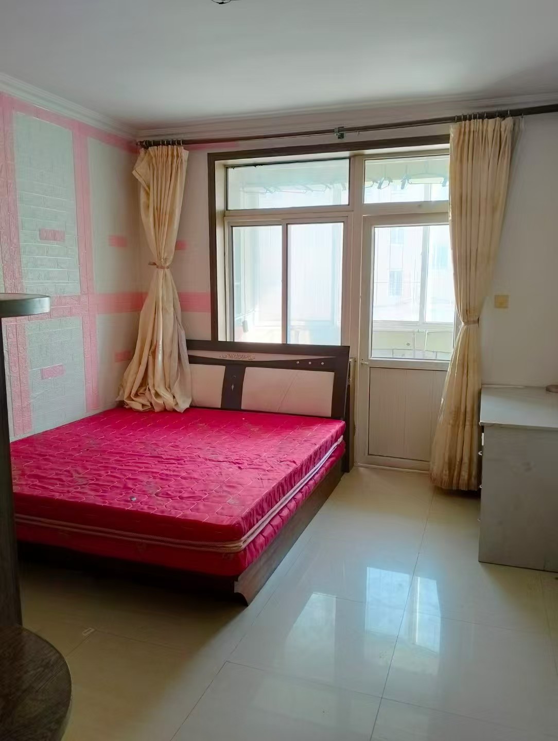 九龙城西环岛花园楼房出租边户1楼