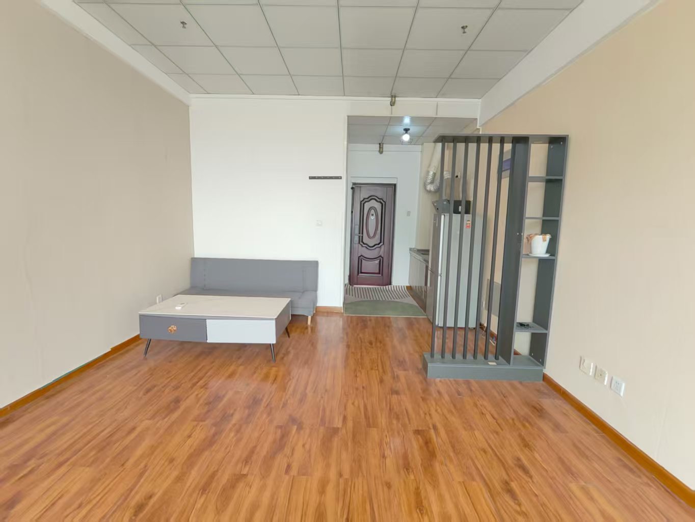 @18萬，康業(yè)現(xiàn)代城西向，精裝1室！