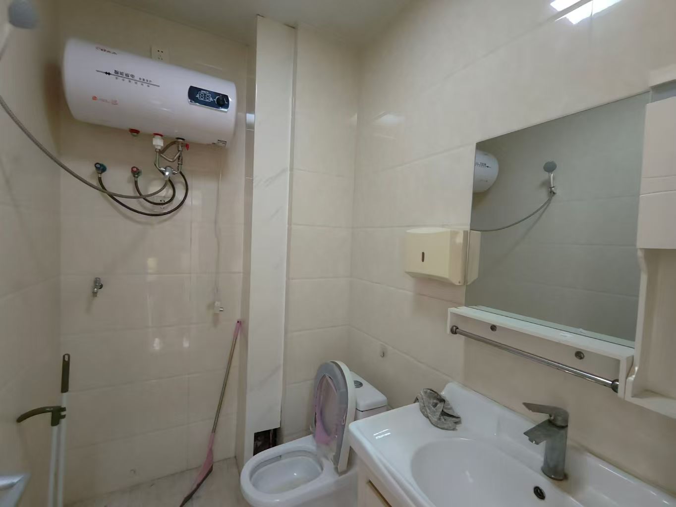 @18萬，康業(yè)現(xiàn)代城西向，精裝1室！