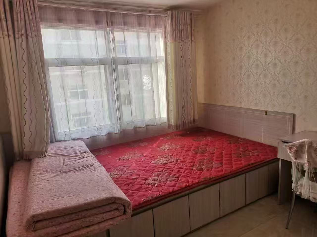 宋家沟三楼，配套齐全，年租一万，半年付