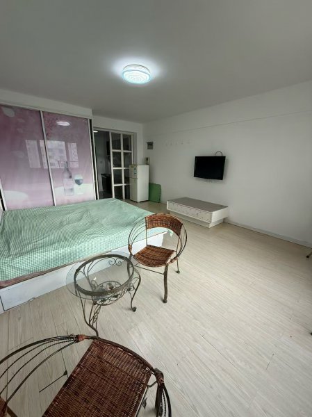 银河世家西向公寓电梯8楼50平月租700元，售价23.8万