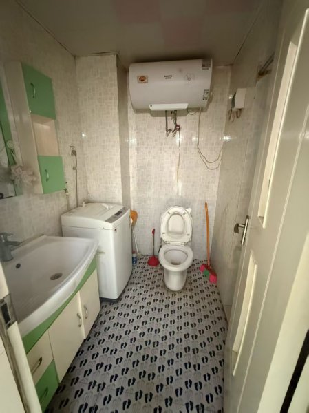 银河世家西向公寓电梯8楼50平月租700元，售价23.8万