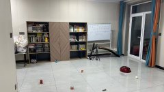 文登市中心二層小樓出售！全新精裝！安靜！三室兩廳三衛(wèi)！