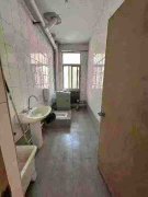 市中心西樓街住人一樓129平三室39萬(wàn)