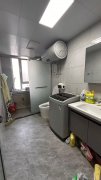 乐园街一楼带院100平可改三室地暖天然气39.8万