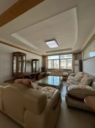 职工街住人的四楼西边户125平三室21.8万