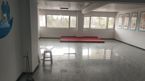 银河家园南门门市房对外出
