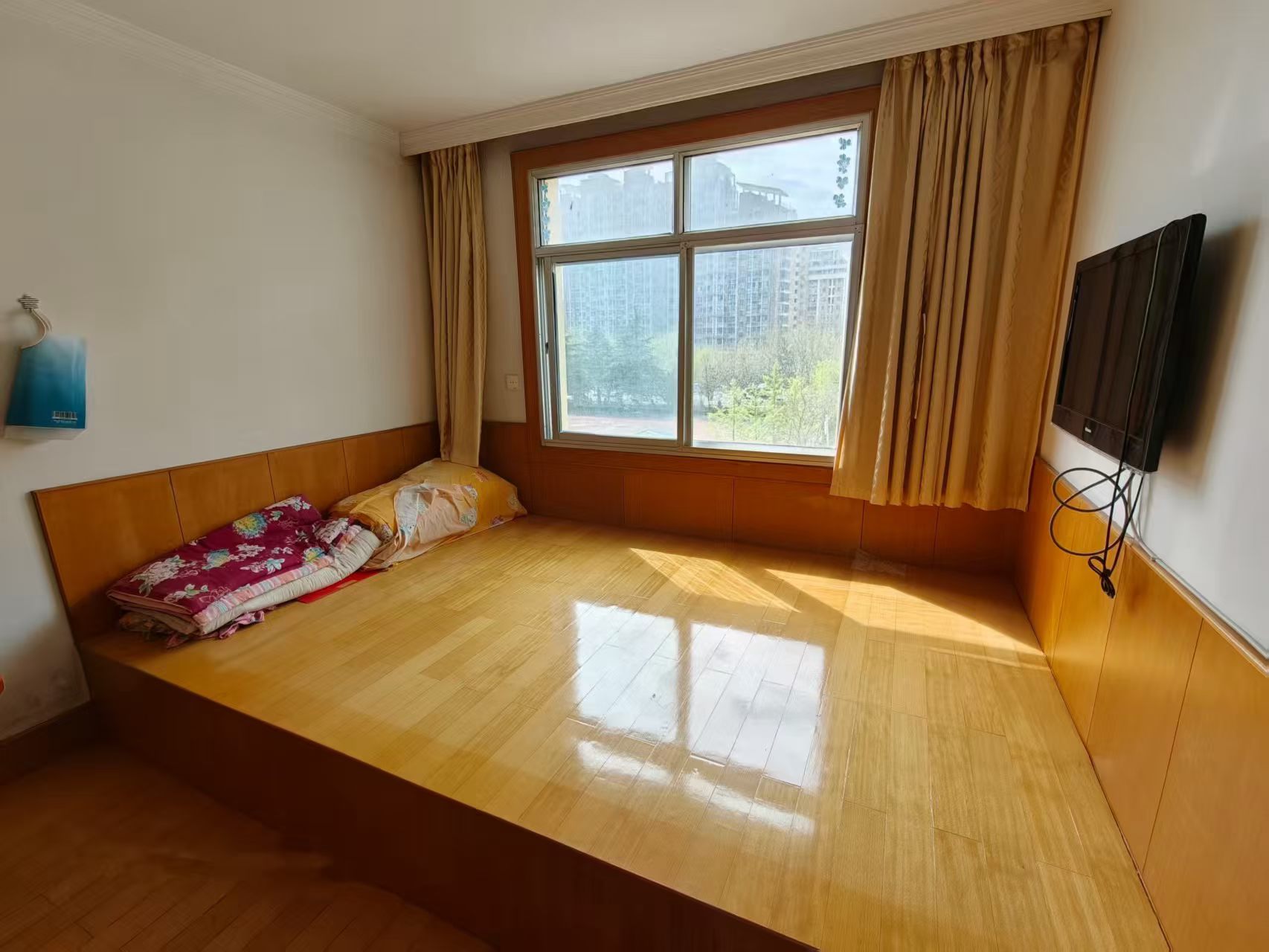 @900/月，中心医院家属楼，3室