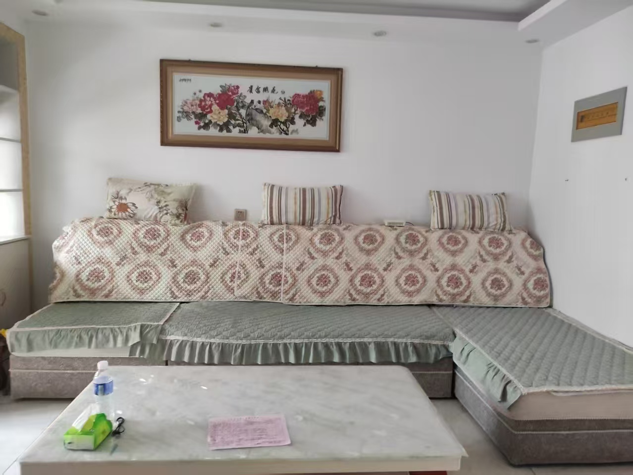 隆昌花园住人四楼两室家电齐全月租800