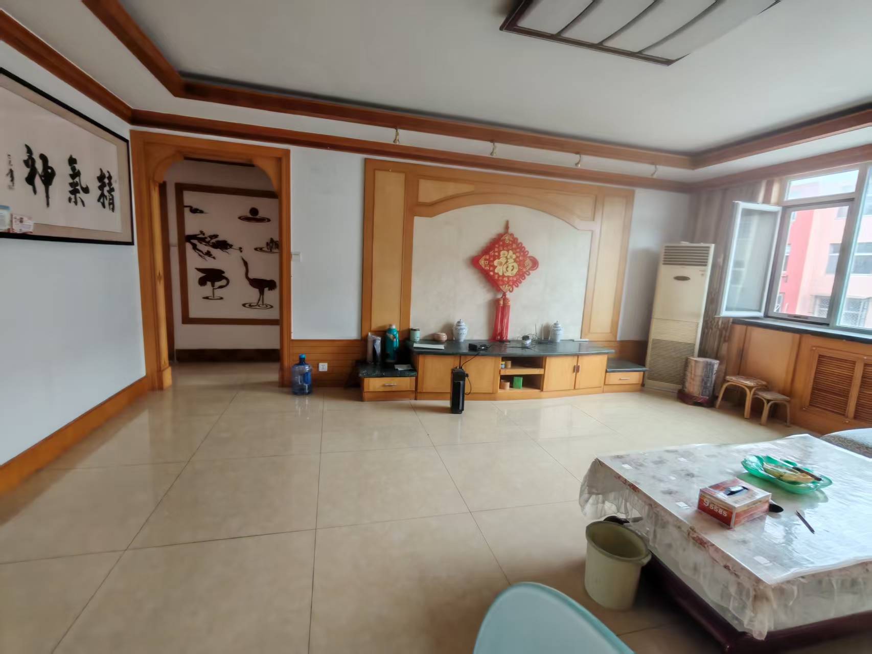 @出租：1200/月，柳林河右路一楼带院！