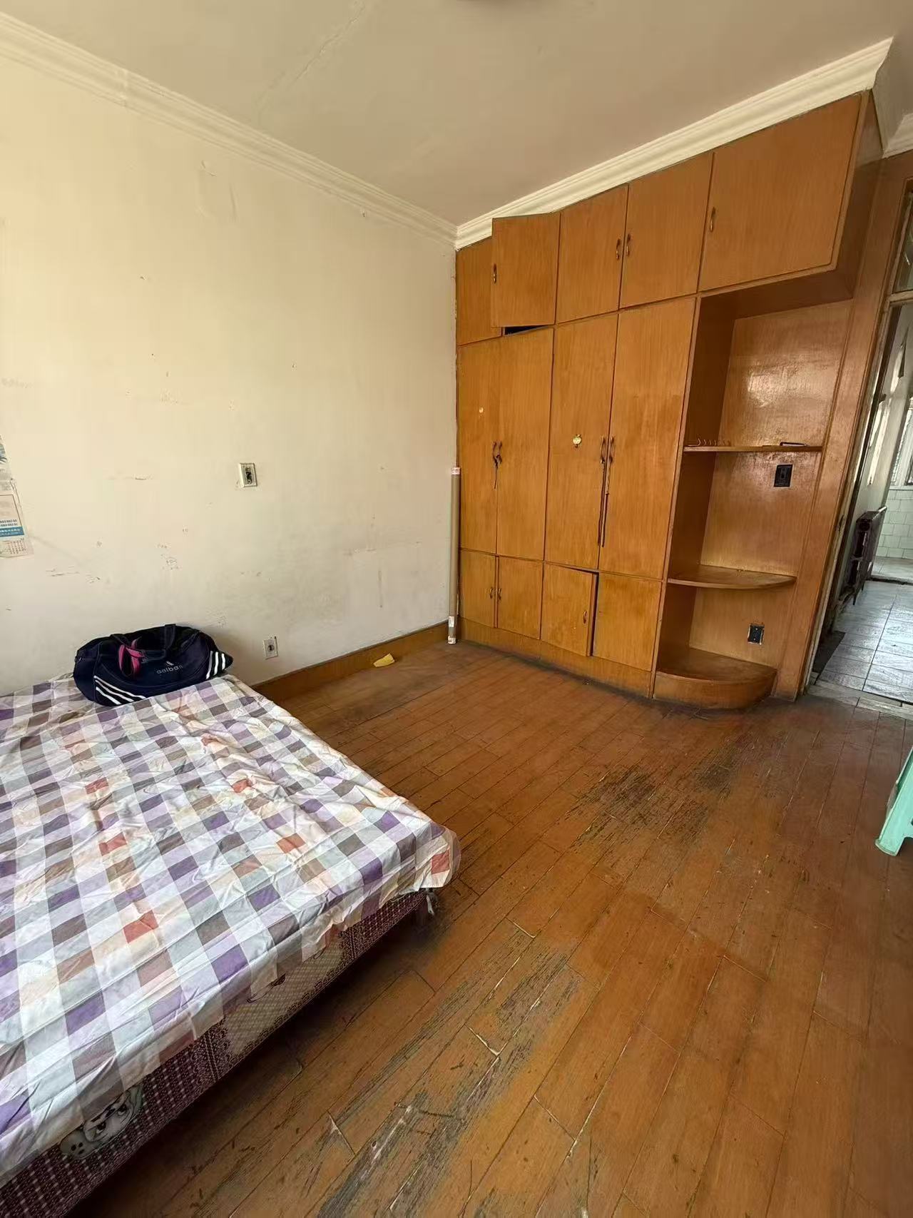 爬山街早市贴地三楼400元