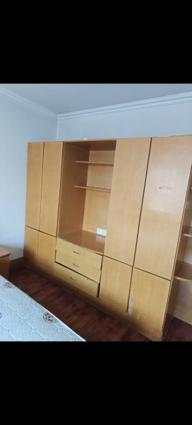 河埠庄村红绿灯西20米路南楼房出租，月租金500元，半年起租
