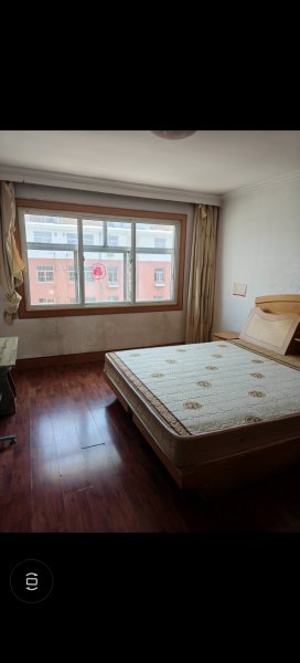 河埠庄村红绿灯西20米路南楼房出租，月租金500元，半年起租