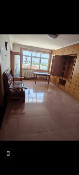 河埠庄村红绿灯西20米路南楼房出租，月租金500元，半年起租