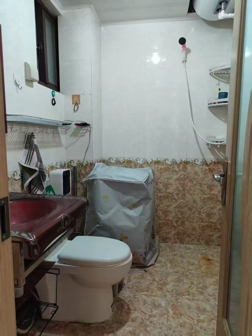 兴业茗居住人三楼98平年租家具家电齐全1000/月
