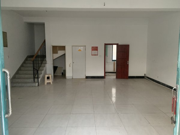 开发区师范学校斜对面沿街门市