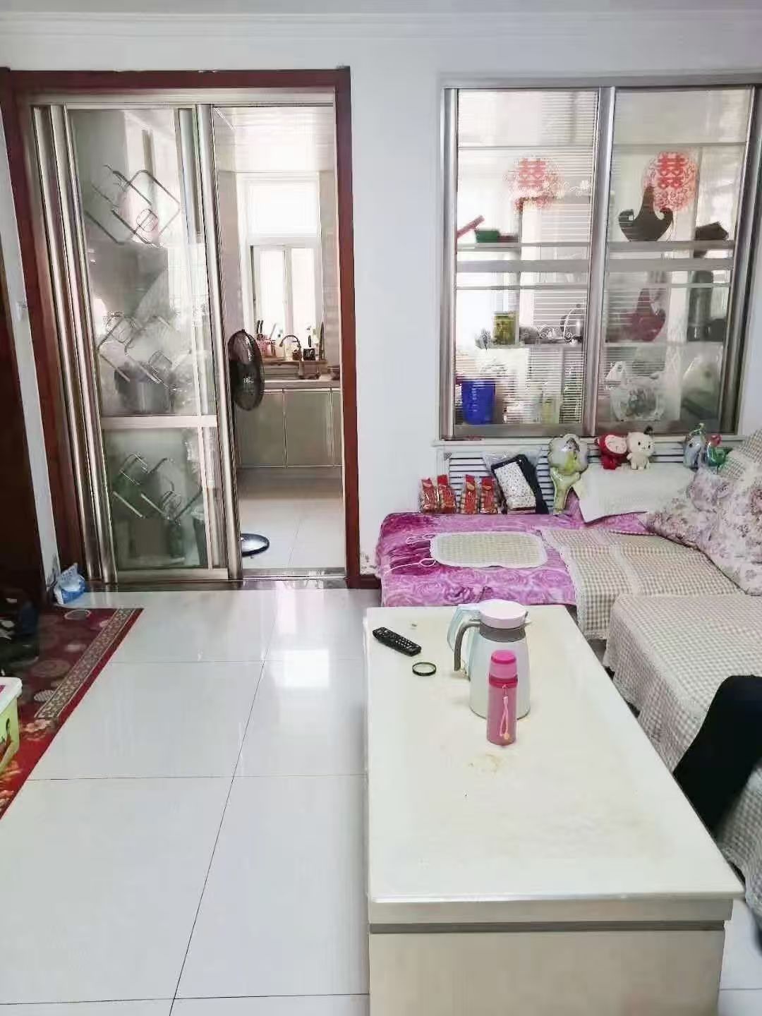 @出租：龙河花园，1楼，2室，年租！