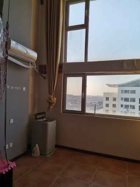 长江汇泉商厦精装复式的公寓出租，家具家电齐全