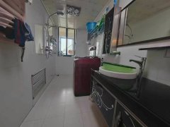银河花园电梯5楼西户142平三室一个车位68万