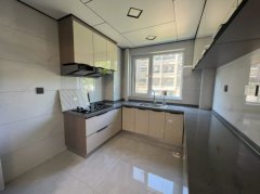 锦绣苑2015年7月建成 框架一楼 83.82平