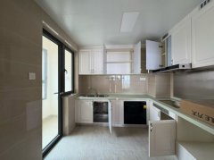 恒大翡翠华庭26楼平台140.54平装修未住三室两卫38.8
