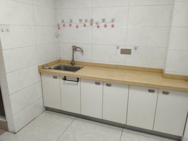 出租大众小学300米馥地家园车库公寓