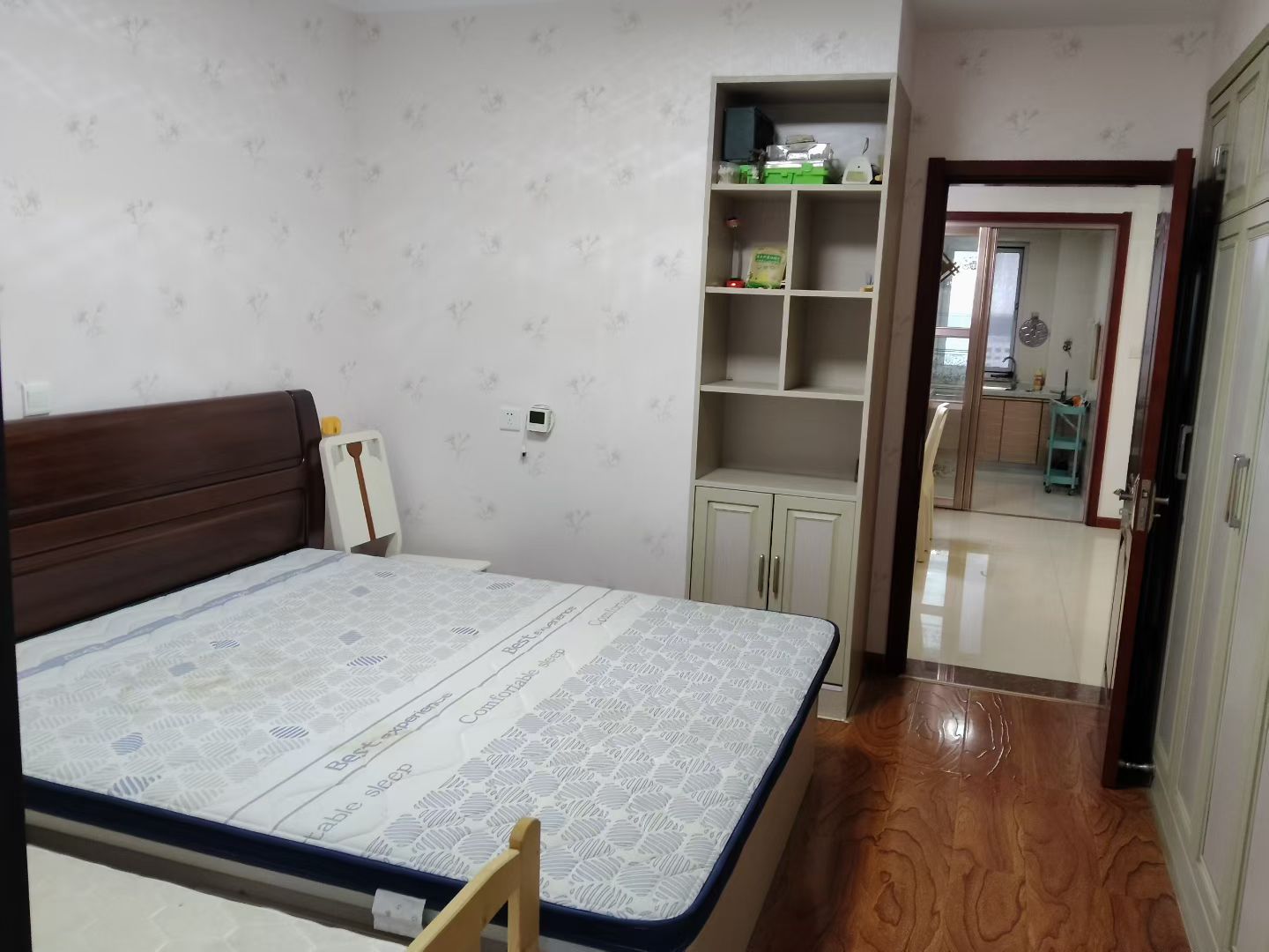 @出租:山语绿城，电梯2室，1100/月