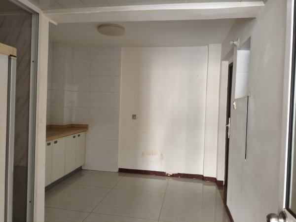 出租大众小学旁馥地家园小区车库公寓