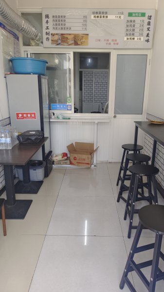 临街餐饮店转让房租性价比高