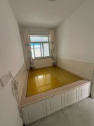 爬山街2楼105平三室27.8万