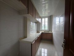 水岸新城162平三室两卫43.8万