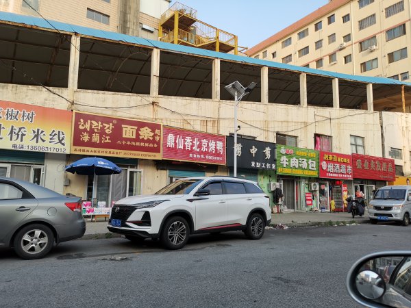 老百货大楼西，商铺出售出租。一层42平做生意，二层可以住人或