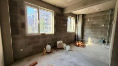 万利城框架楼多层一楼边户110平三室33.8万