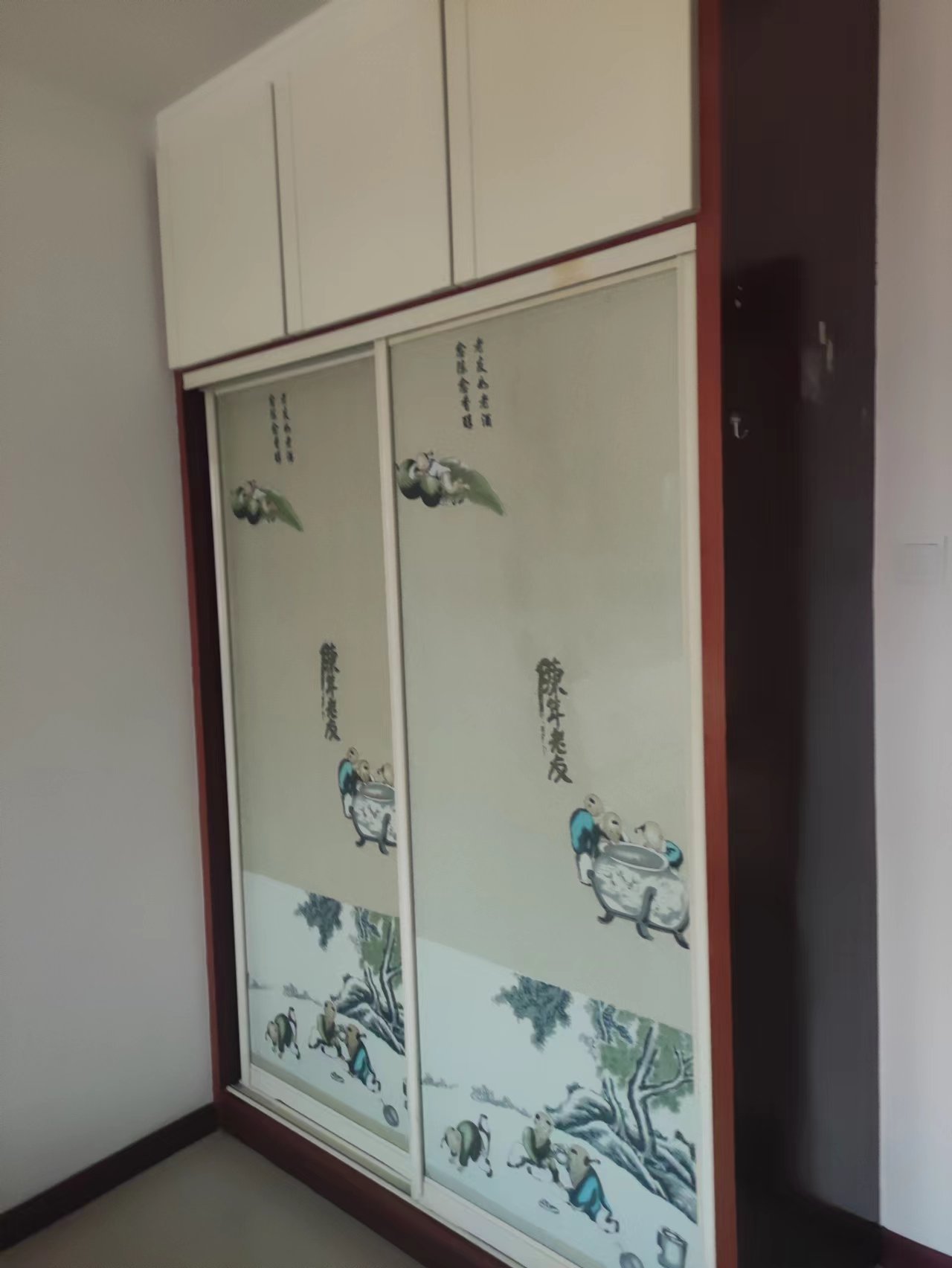 步行街附近，90平二室二厅一卫，精装装，干净家电家俱全，每月